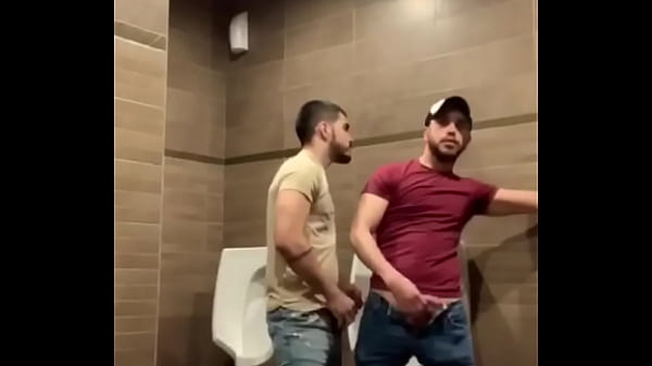 Dois Manos Gostoso Em Um Delicioso Banheirão