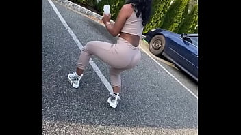 Bernice Burgos Twerks