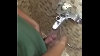 Rửa cu sạch sẽ trước khi l_m trận