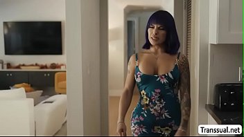 Ts Foxxy Fucks Muscled Plumber Draven