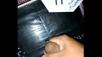 Eyaculando Leche Nica