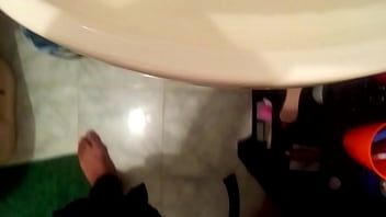 Me Hago Una Paja Rapida En El Baño