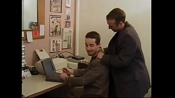 Dean Maxwell Is Not Able To Deliver Working Materials On Time To His Broad-shouldered Boss Cole Reece With Hairy Chest And He Proposed To Stimulate Activity Sucking His Dong