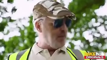 Viejo Va De Campamento A Cogerse A Dos Hermosas Chicas