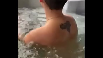 Quien Es Ella ? Who Is She?