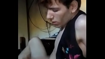 Pendejo Colorado Se Masturba