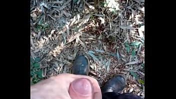 Gozando No Mato Em Horário De Trabalho