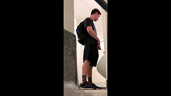 Espiando Mijada No Banheiro