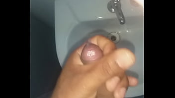 Batendo Uma No Banheiro - amateur, public, orgasm - Video 2731289