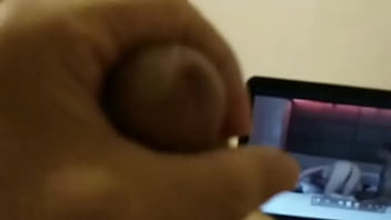 Me Pide Que Me Masturbe Al Ver Su Video.