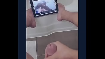 Jerking Off To A Good Bottom Getting Fucked