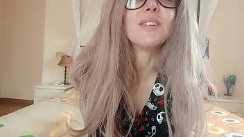 Strong Vulgar Accent! Beautiful Italian Whore Offends Your M. Between Burp And Farts