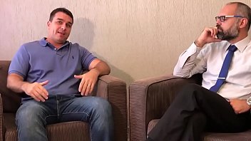 Homem Barbudo Fica Seduzido Com Pau Do Branquelo