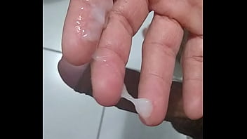 Tirando Leitinho - gay, gozada, porra, leite - Video 2788913