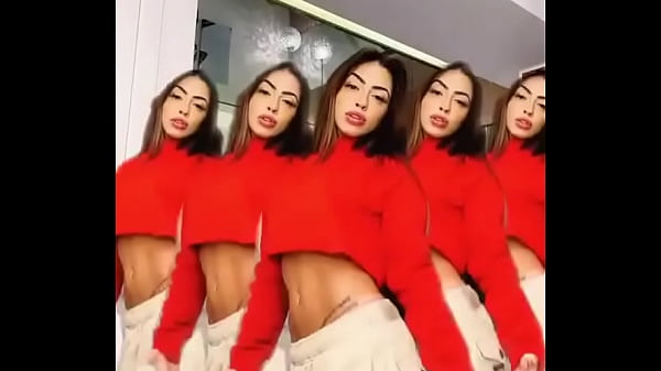 Mc Mirella Mostra Os Peitinhos