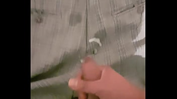 Eyaculando Sobre Mi Uniforme