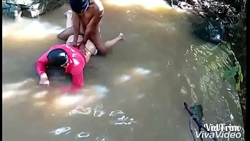 Tr_s Em Um: Tem Cu Que Aguente?