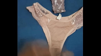 Visitando As Calcinhas Novas Da Cunhada