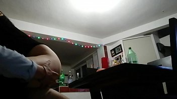 Me Cojo A Mi Primo En Una Reunión Mientras Mi Esposo Va Por A.