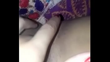 Amiga Novinha Batendo Uma Sílica. Ficando Toda Molhadinha