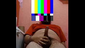 Masturbándome Con Reggaeton Al Fondo