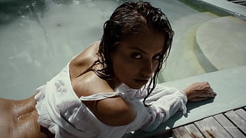 Sexy Nude Babe In The Pool In Philippines