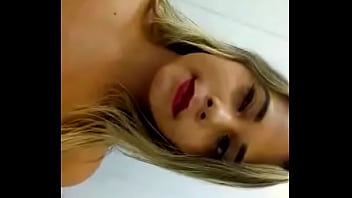 Novinha Loira Mostrar A Bucetinha Apertadinha