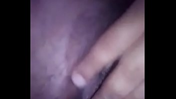 Andrea Exhibiendo Y Dedeandose Su Panocha