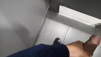 Bajo La Pared Del Baño Me Agarran La Verga