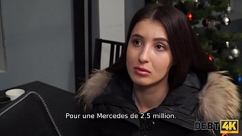 Debt4k. Dame N_a Pas D_argent Pour Une Voiture Cool Mais La Gère Avec Sa Chatte