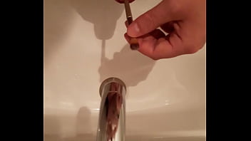 В уретру предметом