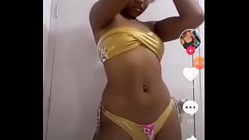 Morenasa Rica En Bikini