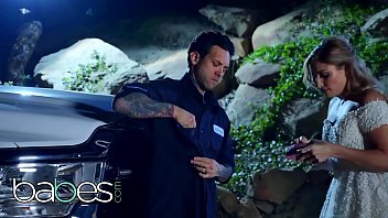 Sexy (nikki Peach) Fucked Outdoors By Stranger Man Fixing Her Car - Babes