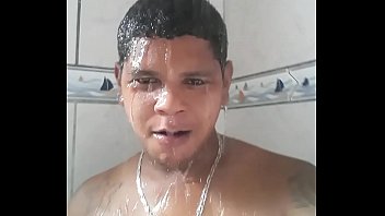 Gozando No Banho De Chuveiro
