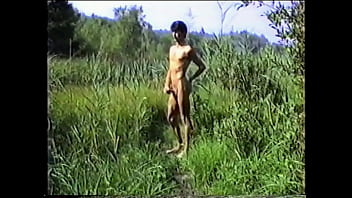 Bluttboy Ist Nackt Am See Und Masturbiert