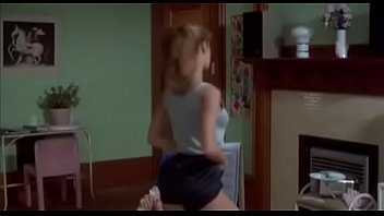 Escena Sexy De Chica Tetona