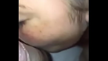 Da Una Mamada De Huevos Con Una Delicadeza Q Me Excita Mucho