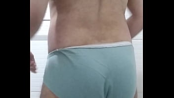 De Cueca Verde Com Tesão