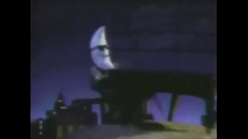 Homem Lua Pauzudo Se Exibindo