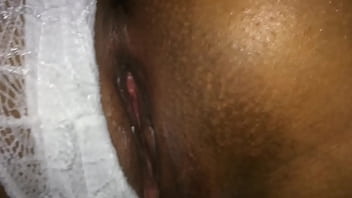 Brincando Com A Buceta Molhada Da Morena Gostosa