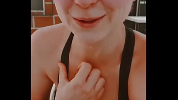 Ale Ivanova Platica Con Escote