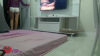 Marido Da Cristina Almeida Escondido No Banheiro Enquanto Ela Recebe O Entregador De Pizza