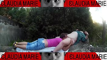 El Coño De La Gorda Quiere Guerra En Una Acequia Del Campo. Mira Que Es Guarra La Mujer Ballena