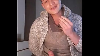 Hetero Guapo Se Clava Una Paja