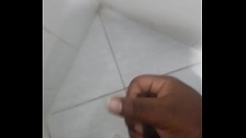 Gozando Antes Do Banho - oral, gozando, negao, bela-gozada - Video 2662263