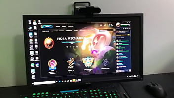 Nerd Tentando Entrar Em Casa De Sexo Com Temática De Fadas