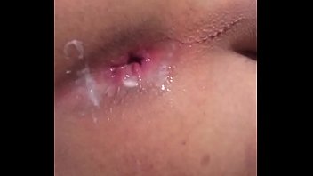 Brincando Com O Cuzinho - dotado, novinho, arrombando, arrombou, gozo-dentro, porra-escorrendo, rasgando-o-cuzinho - Video 2655912