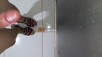 Cdzinha Depois De Sentar No Consolo Goza De Salto Alto