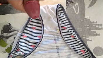 Corrida En Bragas De Mi Vecina 31 (que Bueno Volver A Oler Su Coño)