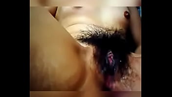 Morenita Estimulada Con El Gusanito